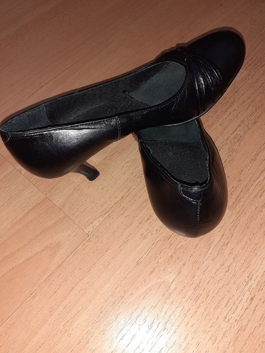 Дамски обувки 35 номер 20 лв.