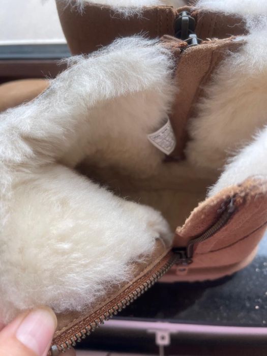 Продам оригинальный ботинки UGG