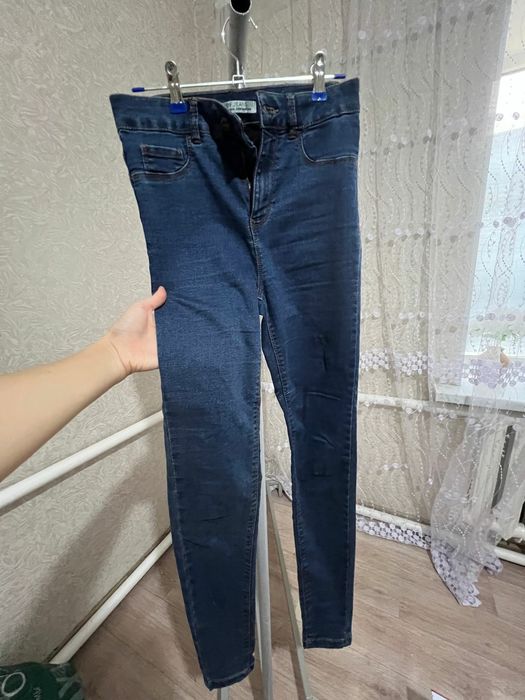 Джинсовые брюки.