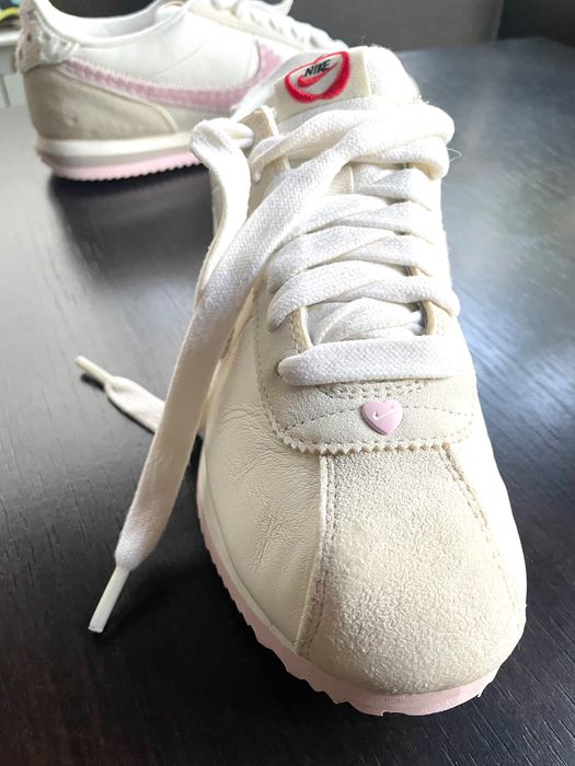 Дамски маратонки Nike Women's Cortez "Valentine's Day