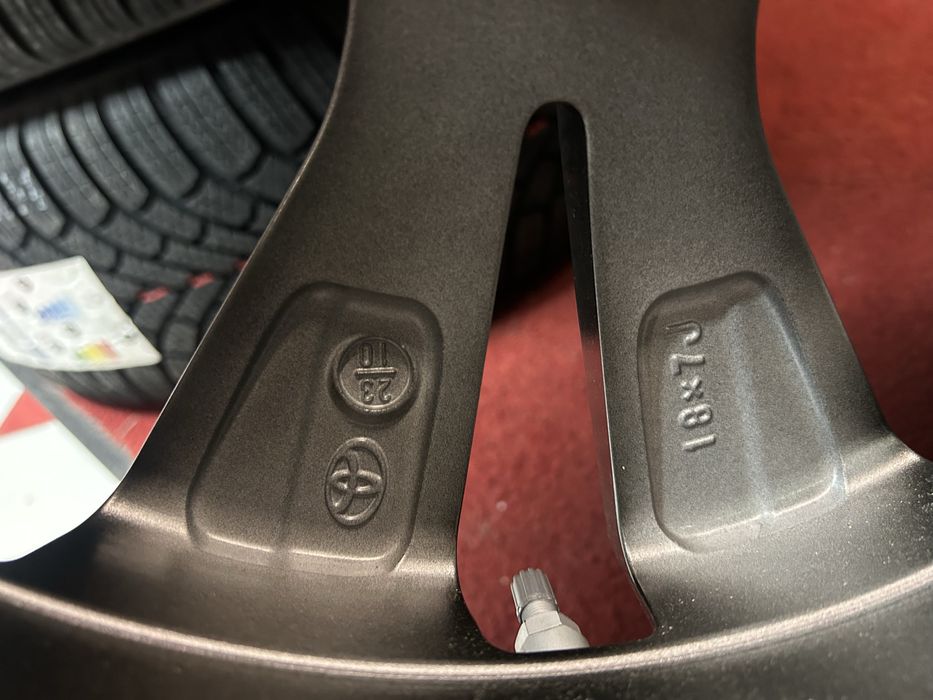 18 цола оригинални Нови Джанти с Зимни Гуми 225/60/18 Toyota Rav.4