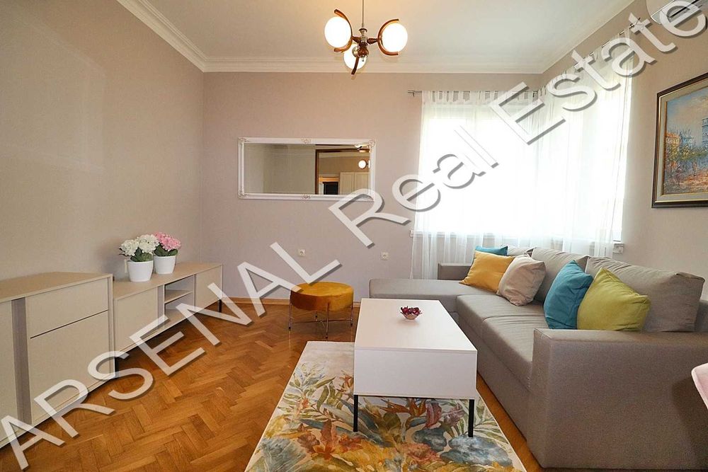 Тристаен апартамент под наем, Център