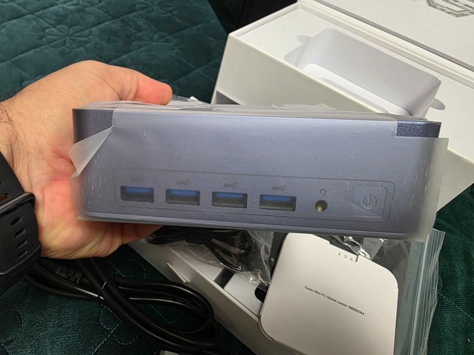 Mini PC GEEKOM AX8 Max, Ryzen 7 8745HS, Radeon 780M 32GB DDR5, 1TB SSD