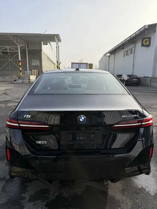 BMW i-5 50L pod zakaz