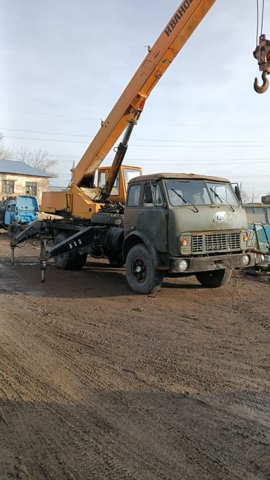 Продам автокран маз