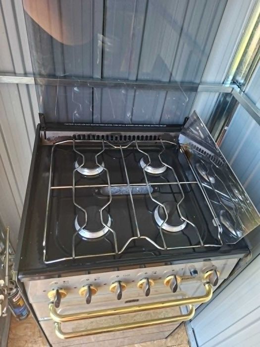 Продавам газова печка  с фурна за каравана