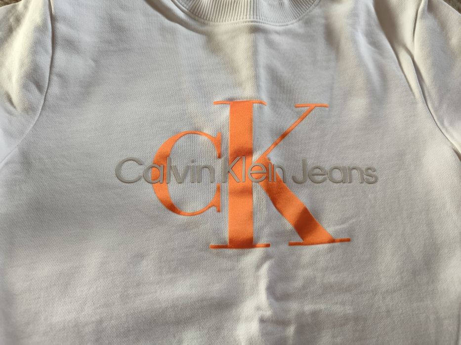 Оригинална блузка на Calvin Klein за госпожица