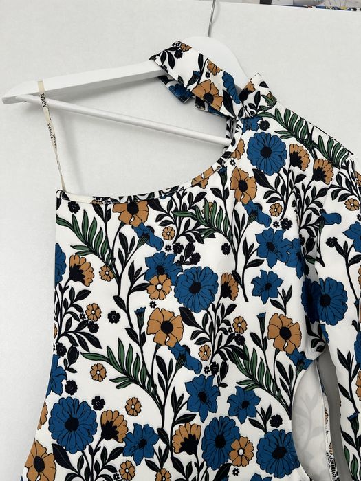 Дамска къса рокля по тяло