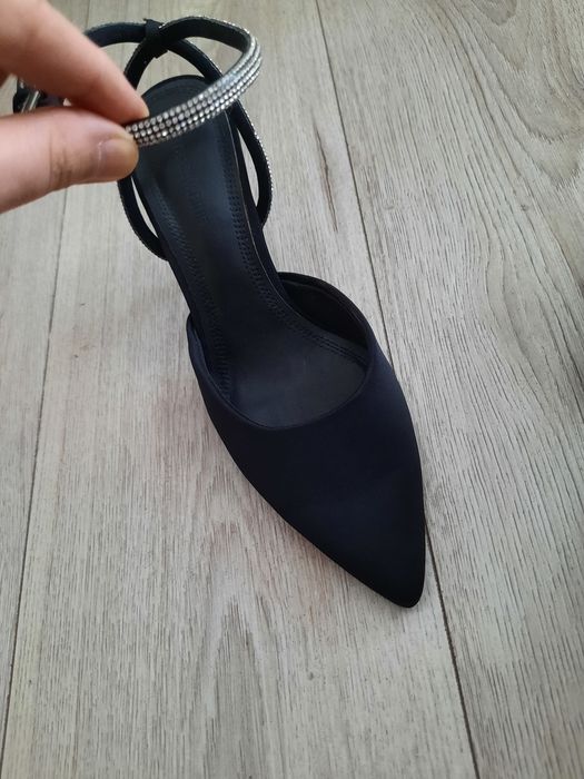 Pantofi stradivarius