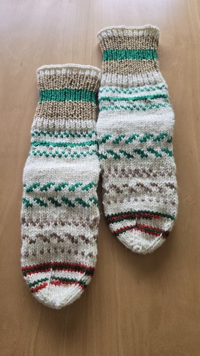 Вълнени чорапи ръчно плетени