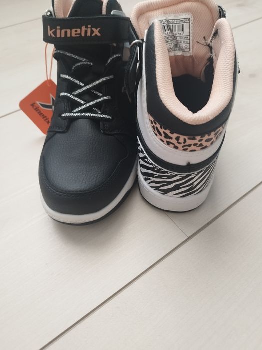 Nou! Vând ghete fete mărimea 32