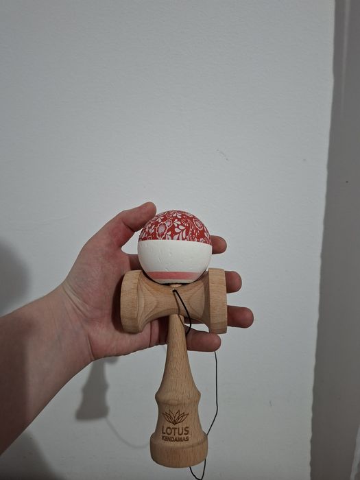 Kendama lotus bloom v2 red