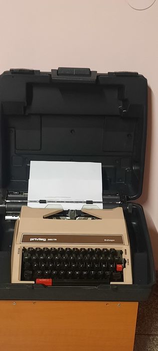 Mașină de scris Privileg 320TR impecabilă