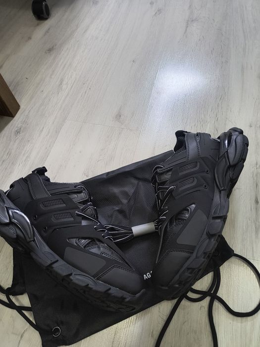 Balenciaga track black