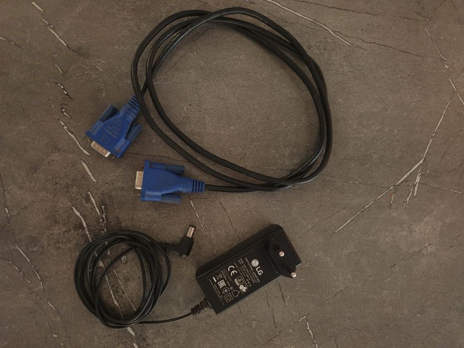 LG 20 dyuymli monitor yaxshi holatda