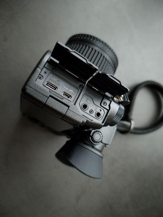 Продавам Panasonic Lumix S5D