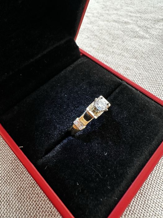 Золотое кольцо с бриллиантами