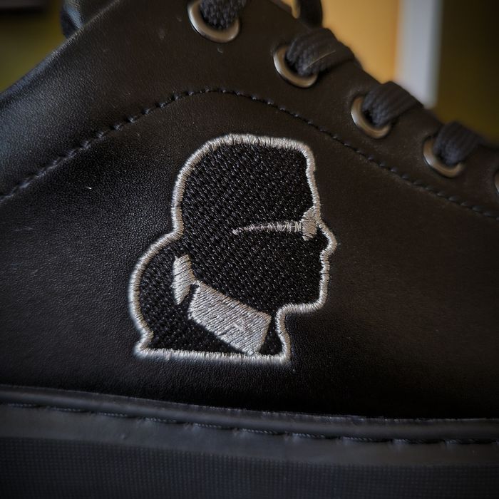 Фирменные.Оригинальные.Привозные кроссовки  KARL LAGERFELD