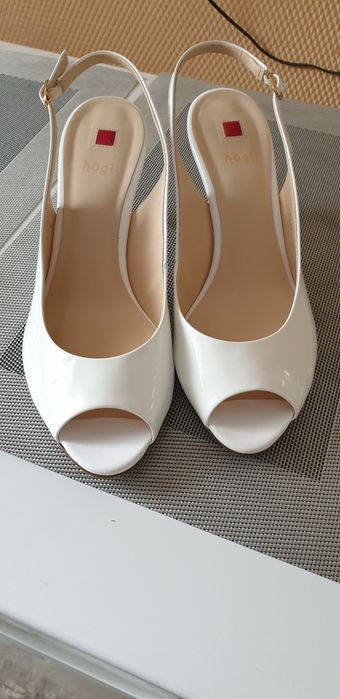 Женские босоножки