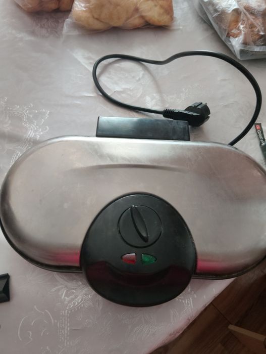 Вафельница в отличном состоянии