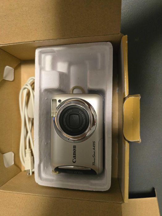 Продавам фотоапарат  "Camera Canon Power Shot A495"