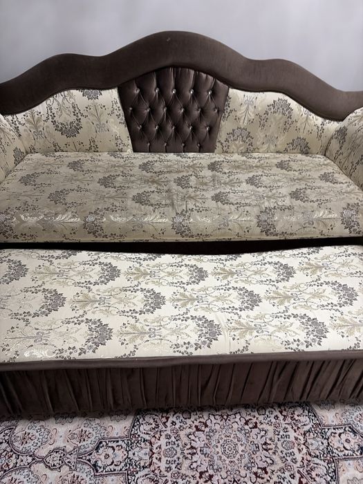 Диван для зала продам