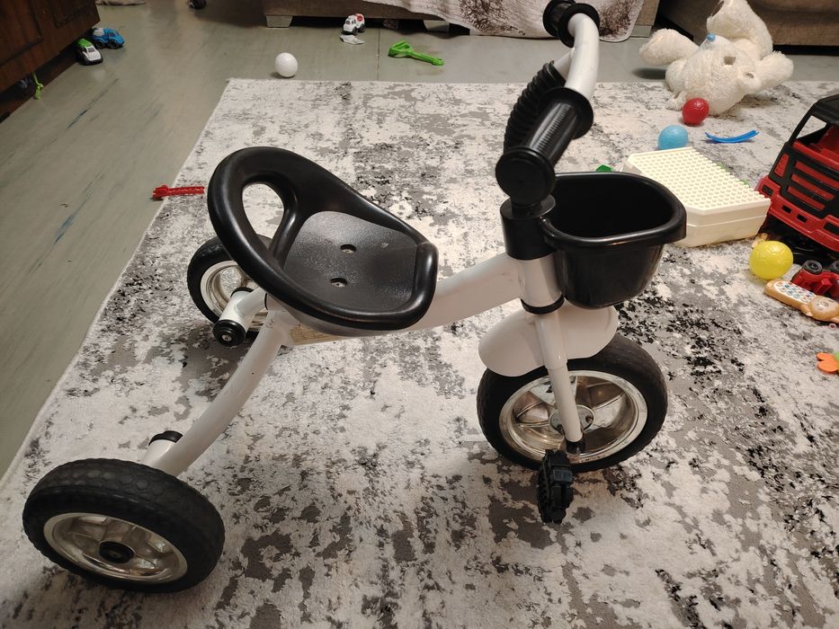 Трехколесный велосипед для детей.