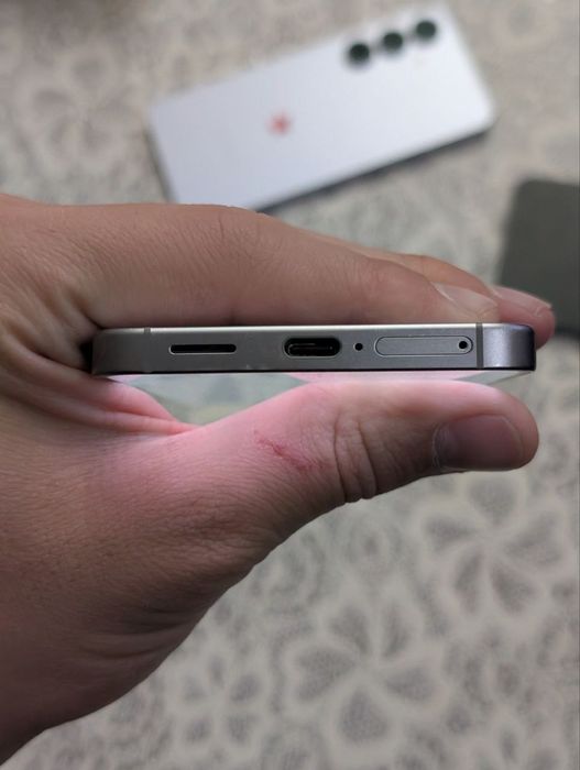 Samsung  S25  12/256gb