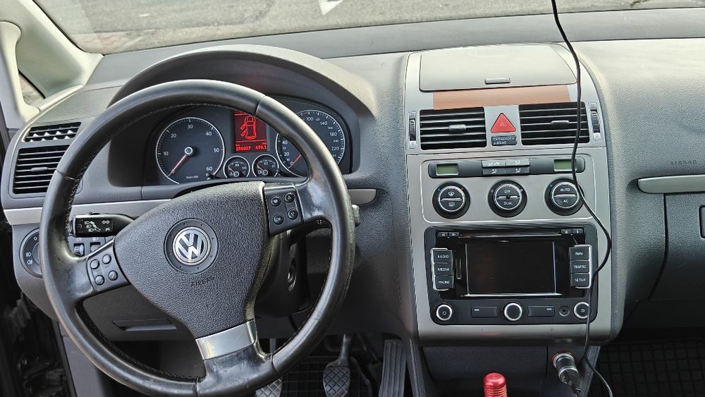 Vanzare auto VW Touran