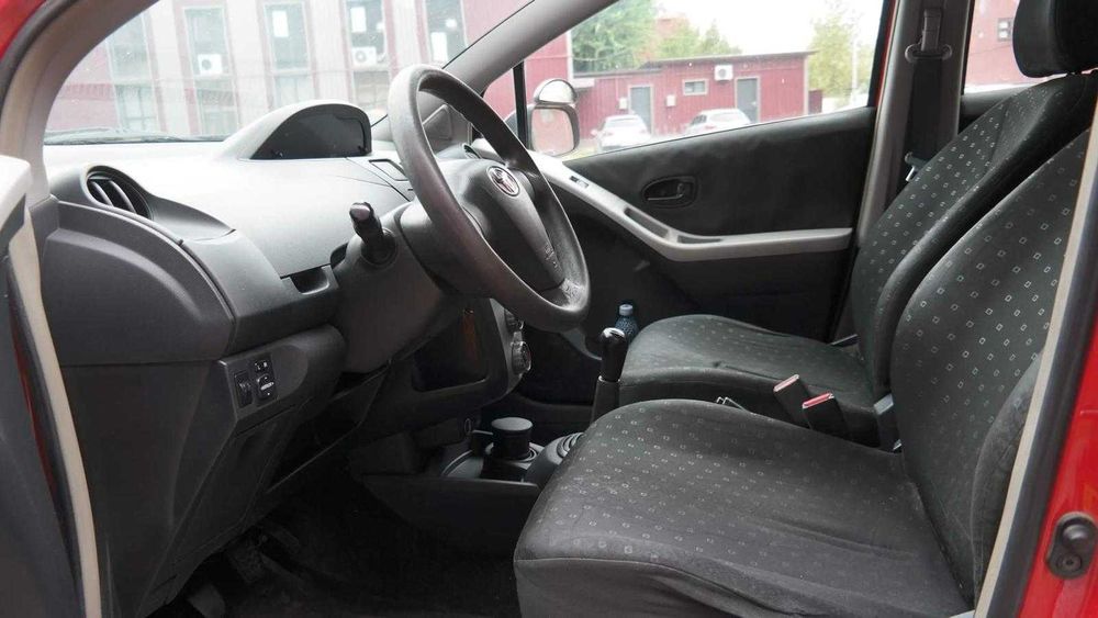TOYOTA Yaris 0 — imagine 2