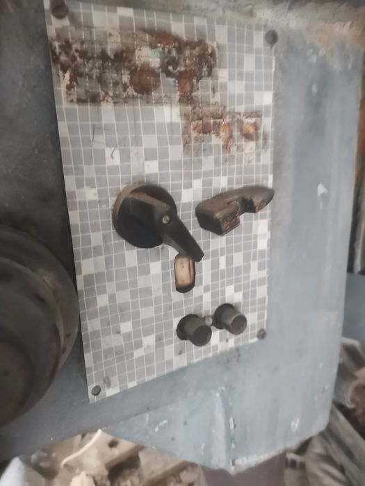 Продавам дърводелски машини, 5 форгона и 3 гаража