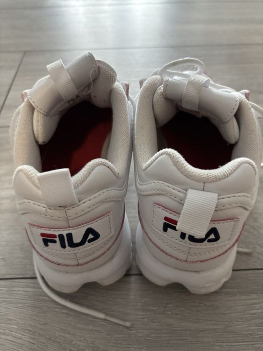 Adidasi Fila, fete, originali, marimea 38, negru si albi 37,5