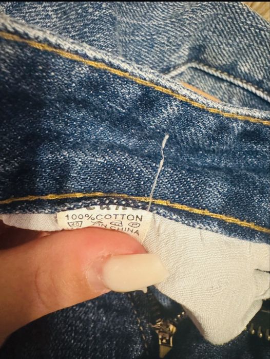 Pantaloni scurti de blugi