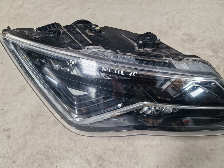 Far dreapta seat leon 2015 , cu led