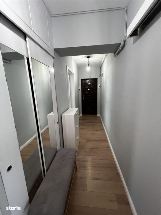 Apartament cu 3 camere decomandate si balcon la etajul 2 zona Turnisor
