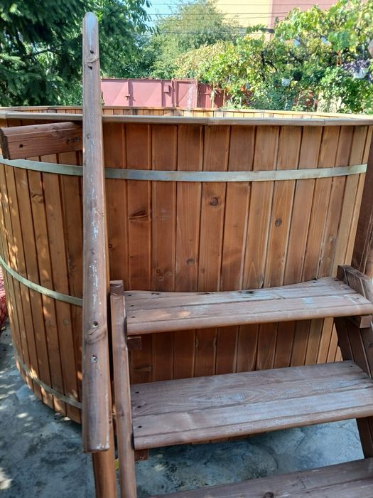 Ciubar,  8 persoane !