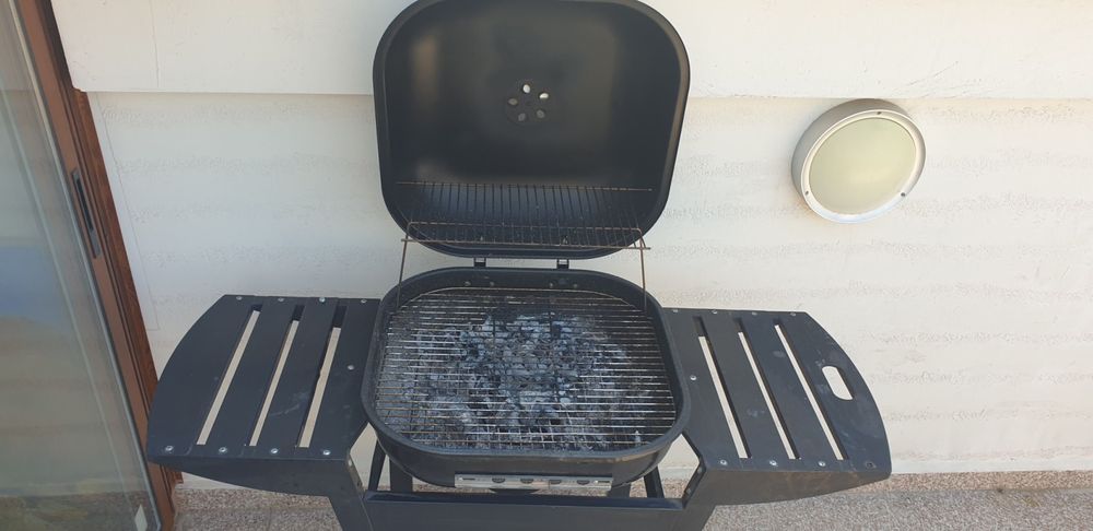 Барбекю на въглища