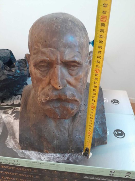 Дървен бюст неизвестен автор