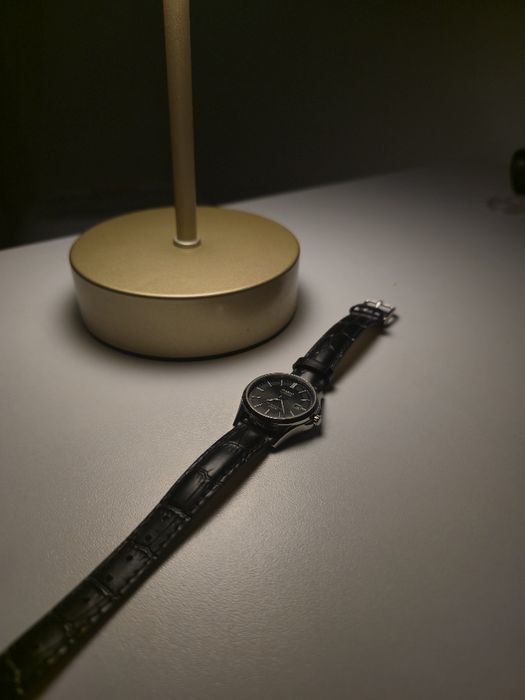 Ceas Casio cu curea de piele si sticla din safir