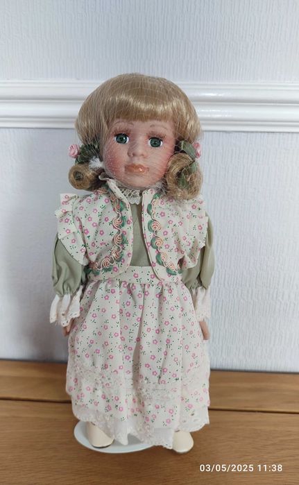 Порцеланова кукла Leonardo Collection