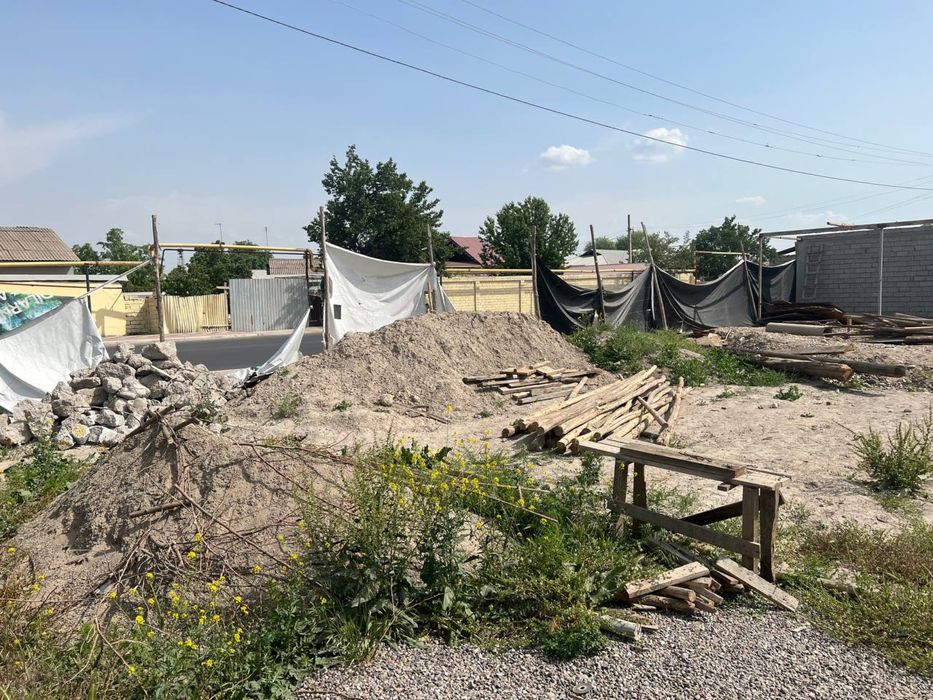 7 sotix yer sotiladi