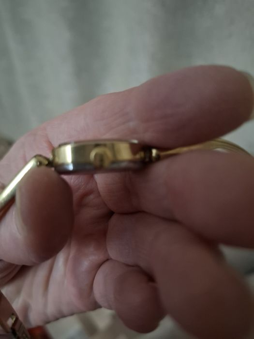 Продам женские наручные часы Луч