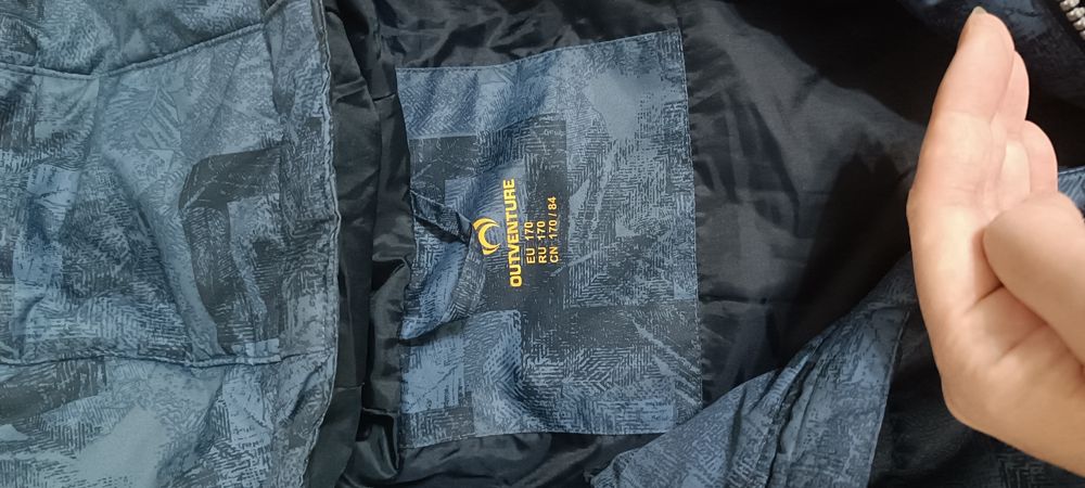 Продам осеннюю куртку на мальчика