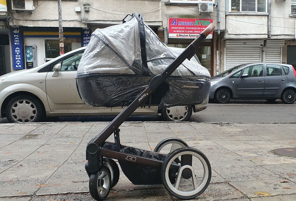 Mutsy IGo+ 2 аксесоара в същият цвят-чадър и зимно покривало