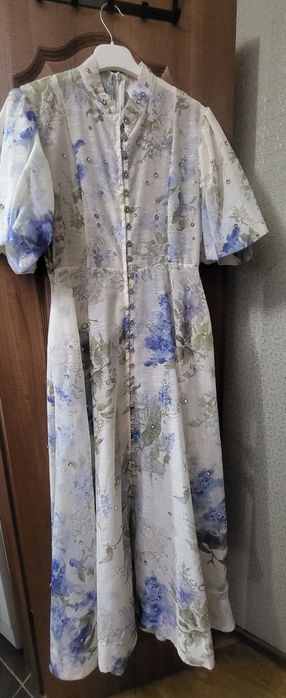 Женское платье..