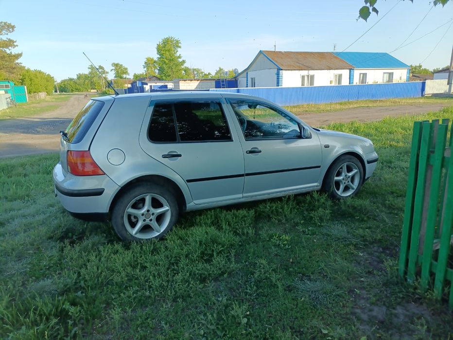 Продам машину Volkswagen Golf b4
