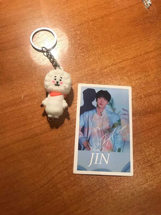 Продам брелочек BTS