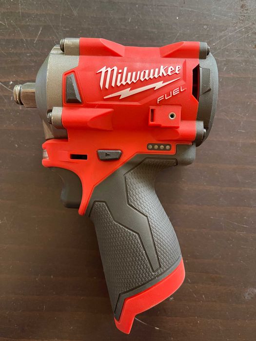 Milwaukee M12 FIWF12 гайковерт impact