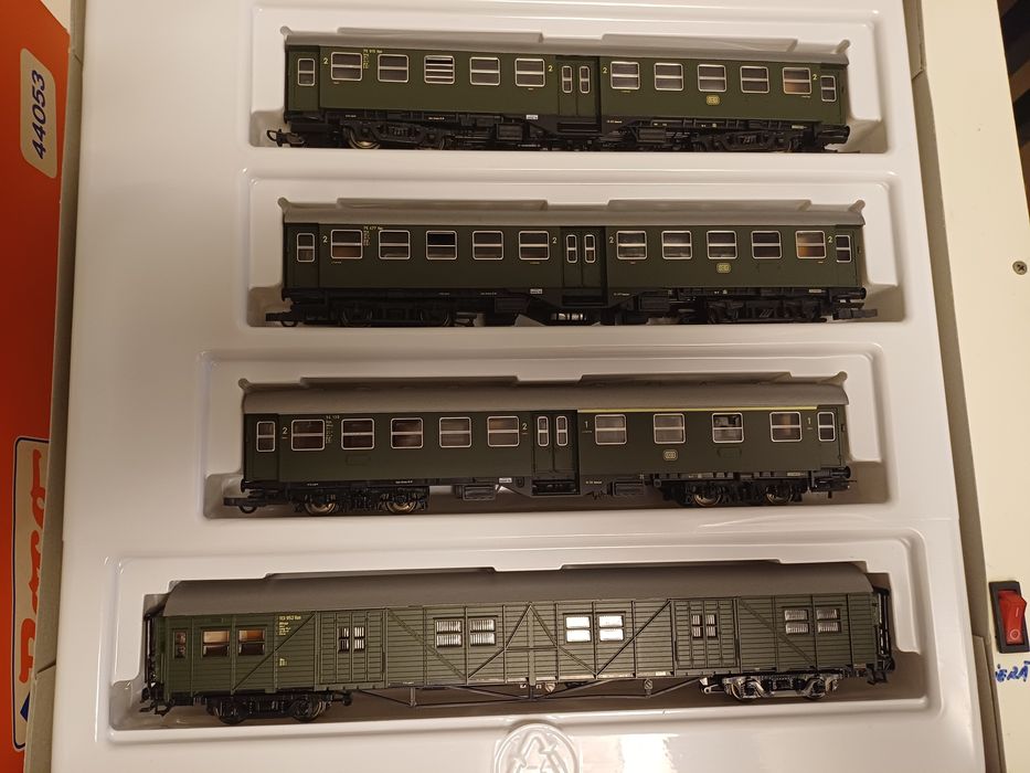 Vând garnitura tren calatori marca Roco, scara HO