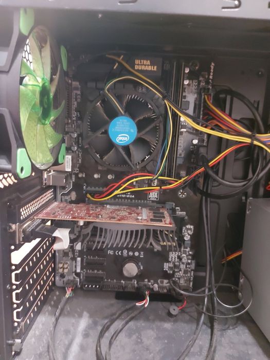 Vand calculator PC , Intel G4400 , 8GB RAM DDR4 , Amd RADEON R7 200